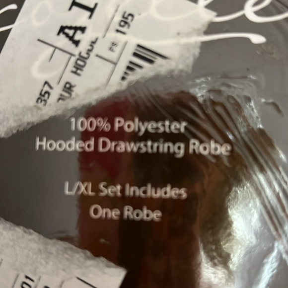 New Robe NWT - Picture 3 of 3